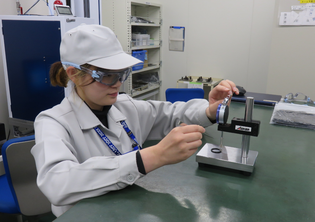 研究開発 Y.Y 入社7年目 工学部 応用科学科卒